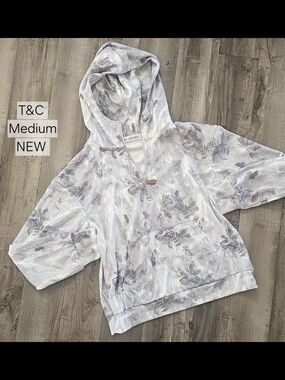 T&C Medium Floral Hooded Pullover - Soft Lavender & White